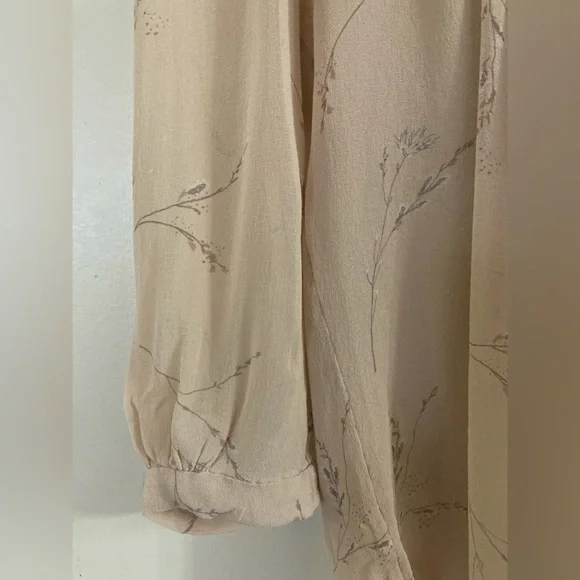 ARITZIA T. Babaton 100% silk floral sheer button down blouse cardigan - Picture 4 of 8